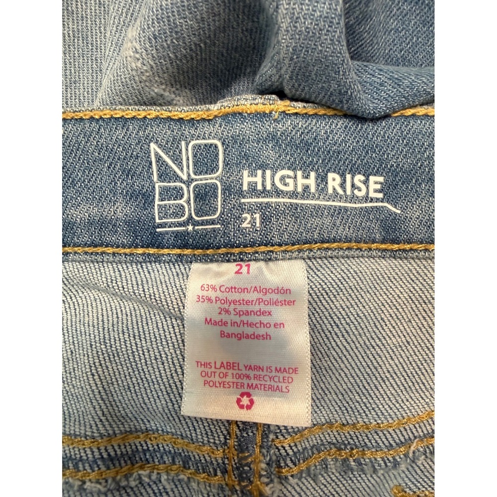 No Boundaries Women High Rise Distressed Bermuda Denim Shorts Light Wash Size 21 - Picture 3 of 4